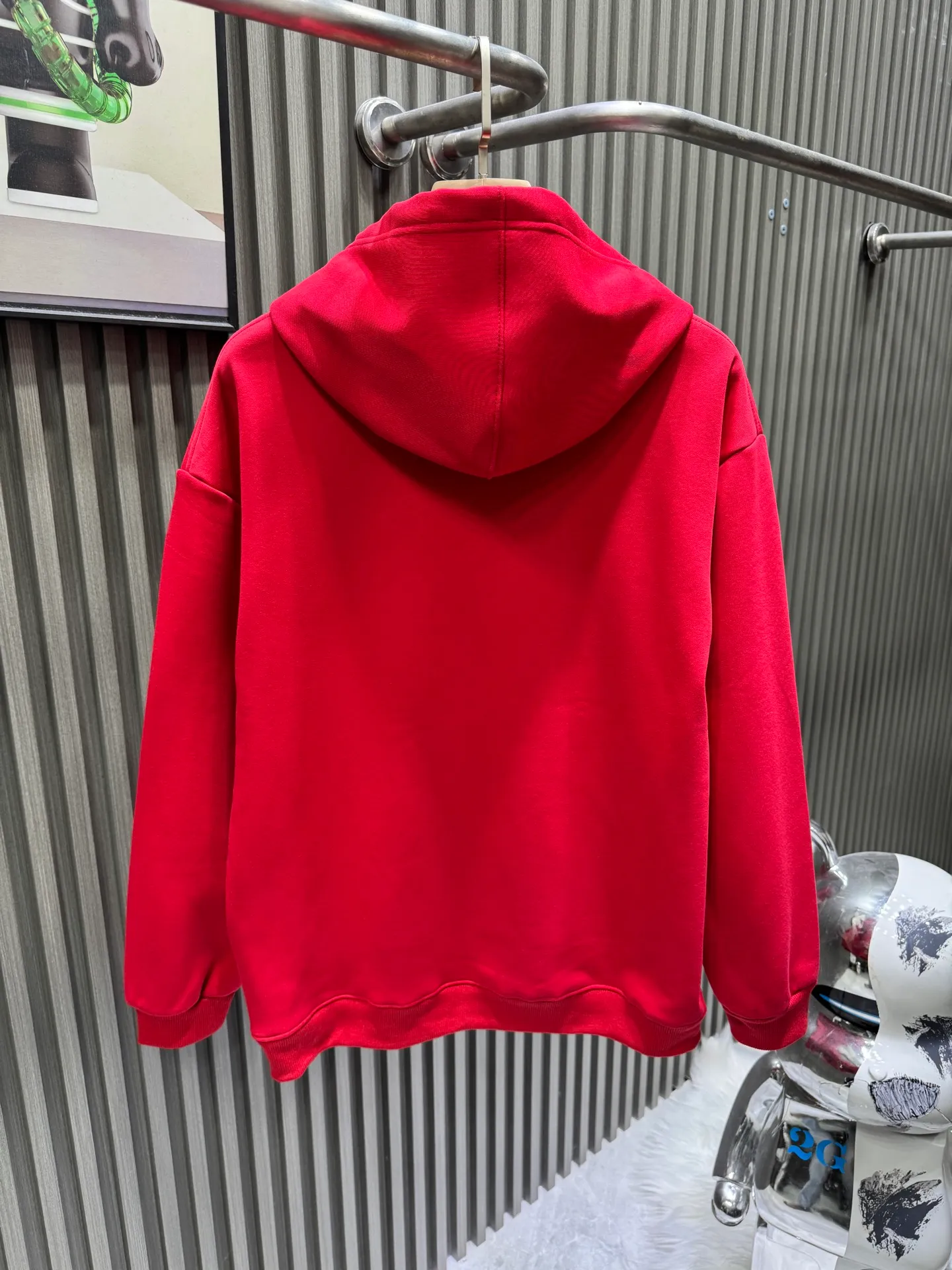 🅿️280 Louis Vuitton Louis Vuitton Louis Vuitton New Year's Official Website 25* New trendy brand letter printed hooded sweatshirt 400 grams of pure cotton ➕ silver fox velvet Double-layer heavy-duty letter pattern, whether it is T-shirt or sweatshirt, is a hot item every year. Large-area printing on the front uses Dakangli digital printing machine for direct printing. The cost is extremely high. After many debuggings, the color difference of the pattern is close to 99% of the original version. It is different from the garbage offset printing version in the market. Super labor-intensive. The fabric is exclusively customized and dyed 400g. Double-ply cotton. Kangaroo pocket design element. Trendy men and trendy women.